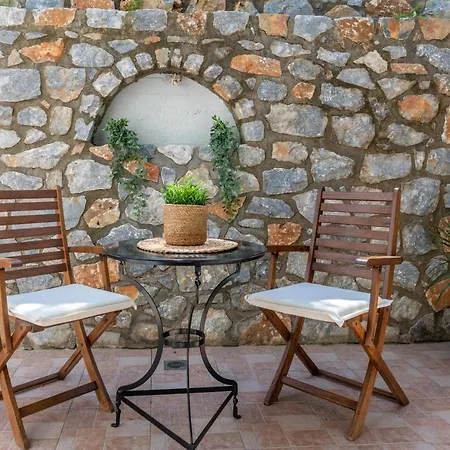 Eleanna's House - 400m From The شقة