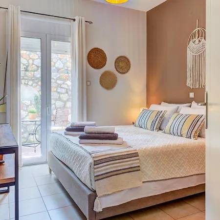 Eleanna's House - 400m From The شقة