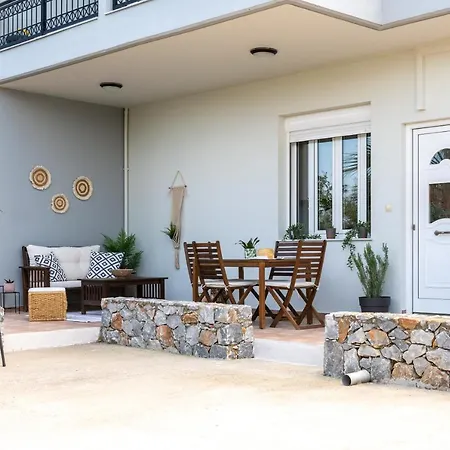 Апартаменты Eleanna's House - 400m From The