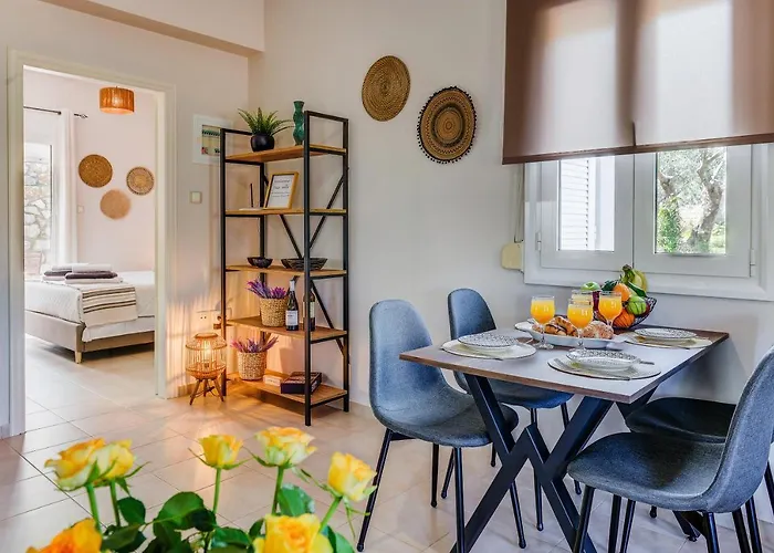 Апартаменты Eleanna's House - 400m From The *