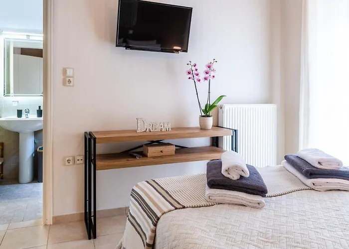 Апартаменты Eleanna's House - 400m From The *