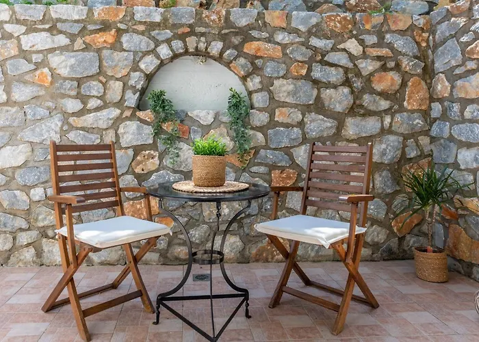 Eleanna's House - 400m From The Апартаменти